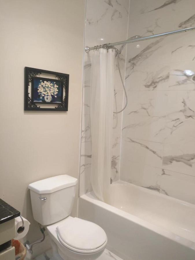 Lakeside Private Suite-Queen Bed Room Tottenham Екстер'єр фото