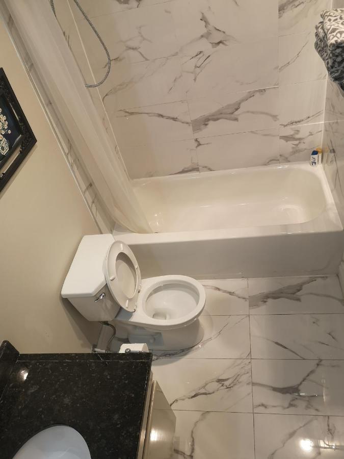 Lakeside Private Suite-Queen Bed Room Tottenham Екстер'єр фото