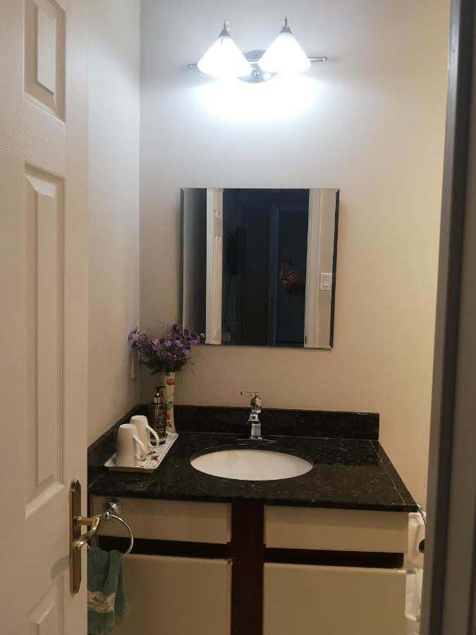 Lakeside Private Suite-Queen Bed Room Tottenham Екстер'єр фото