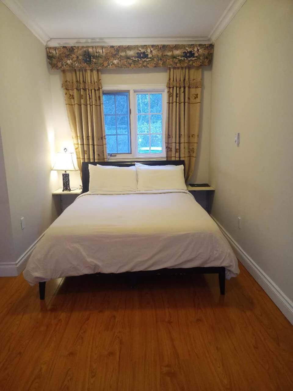 Lakeside Private Suite-Queen Bed Room Tottenham Екстер'єр фото